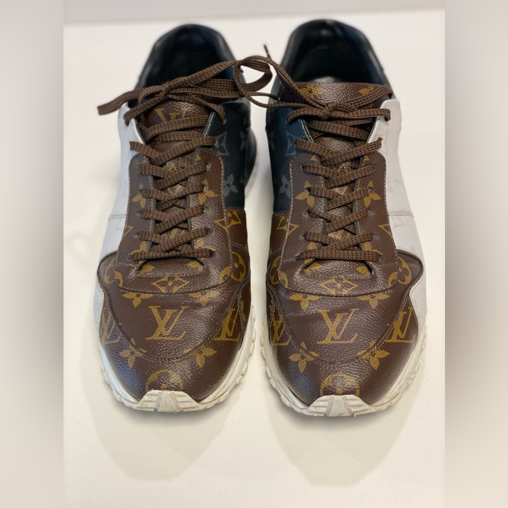 Louis Vuitton Run Away Sneaker Size 8.5 - with dust bag and extra shoe laces.